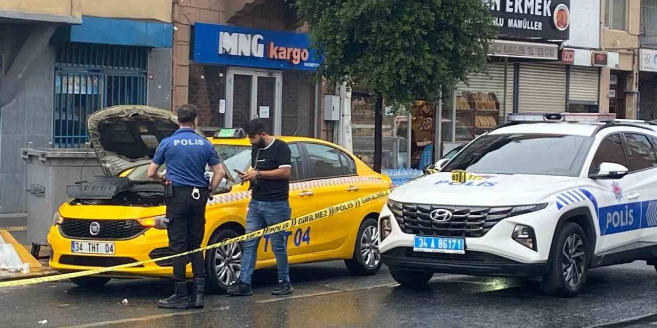 Beyoğlu’nda Bir Şahıs Caddede Rastgele Ateş Açtı, Kurşunlar Bir Ticari Taksiye İsabet Etti