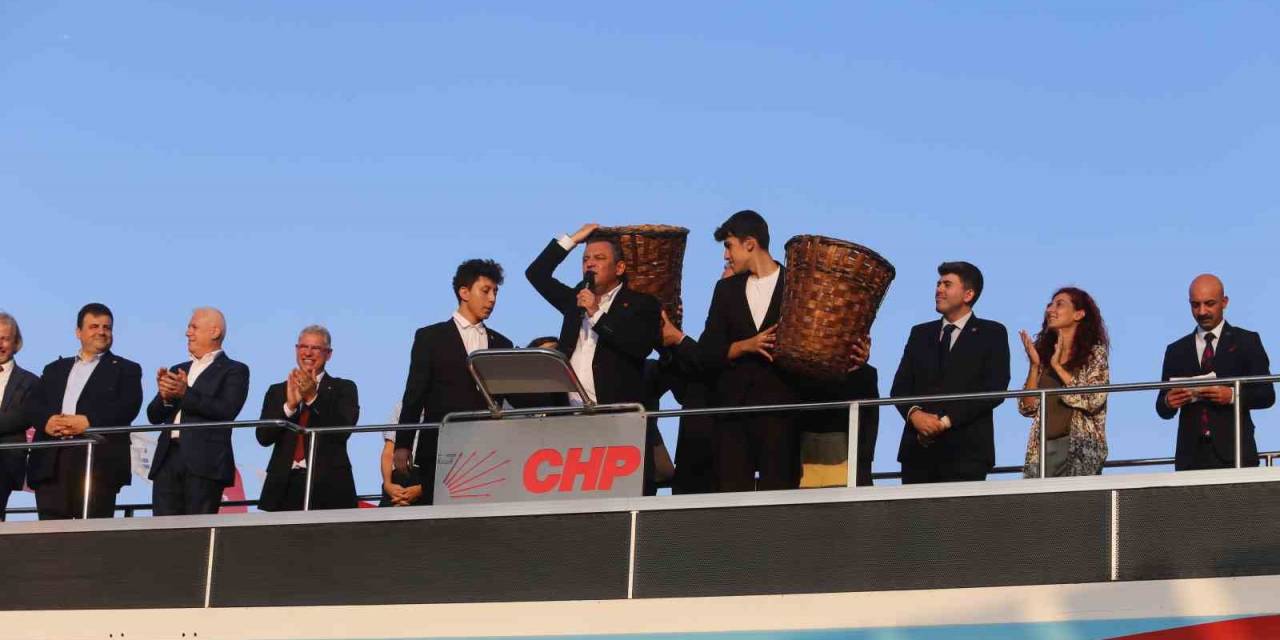 Özgür  Ozel: “Küfeyi Benim Sırtıma Ver. Ben Taşırım”