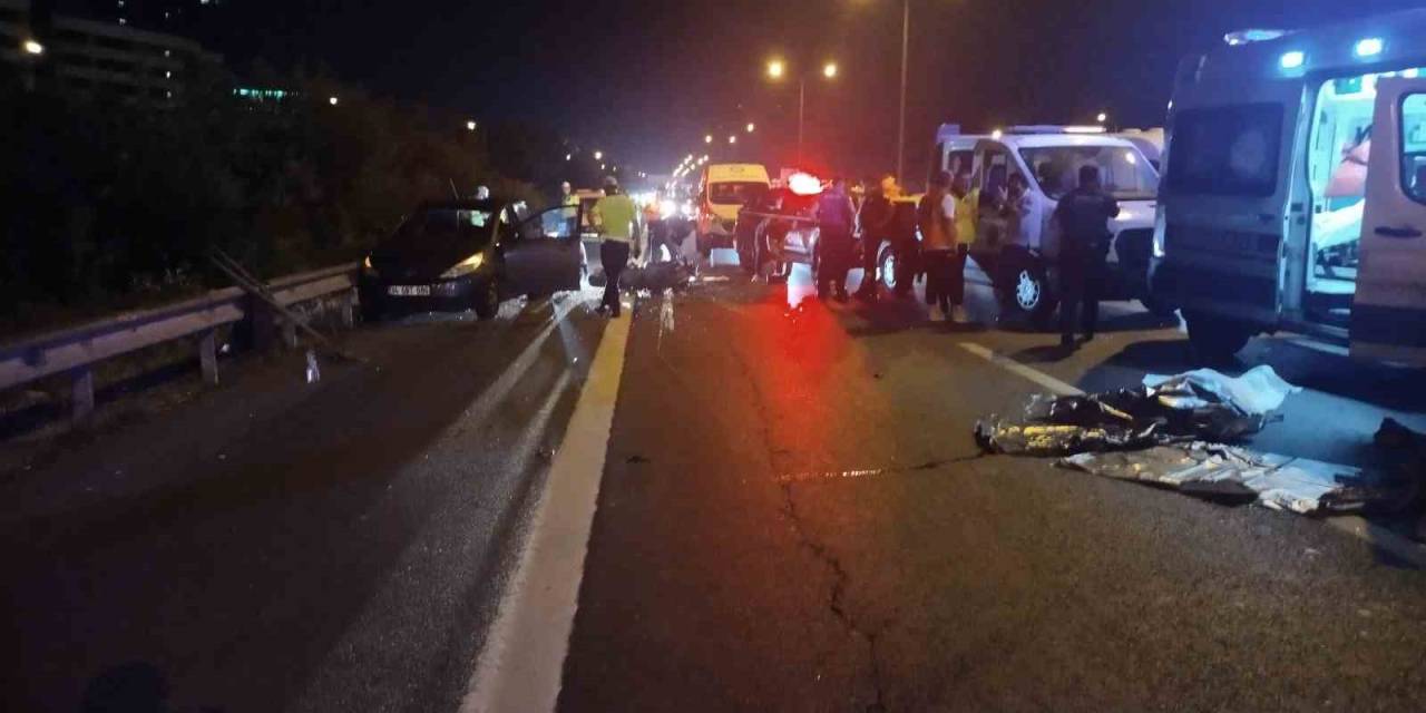 Ümraniye’de Otomobile Çarpan Motosikletin Sürücüsü Hayatını Kaybetti