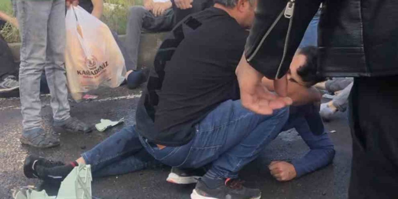 Kars’ta Kazada Can Pazarı... Minibüsle Otomobil Çarpıştı: 3’ü Ağır 8 Yaralı