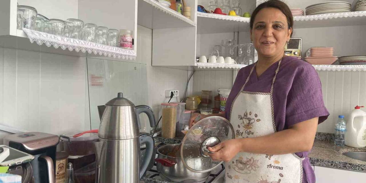 Depremzede Esnafın Konteynerine Giren Hırsız İçli Köfte Yiyip, Bulaşıkları Yıkadı