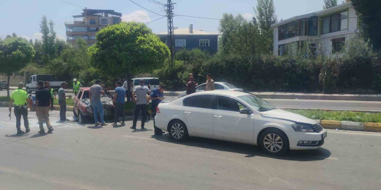 Van’da Trafik Kazası: 2 Yaralı