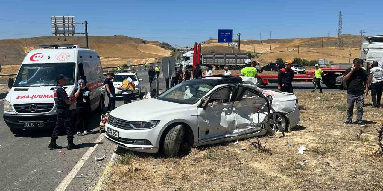 Kamyonla Otomobil Çarpıştı: 1 Ölü, 3 Yaralı