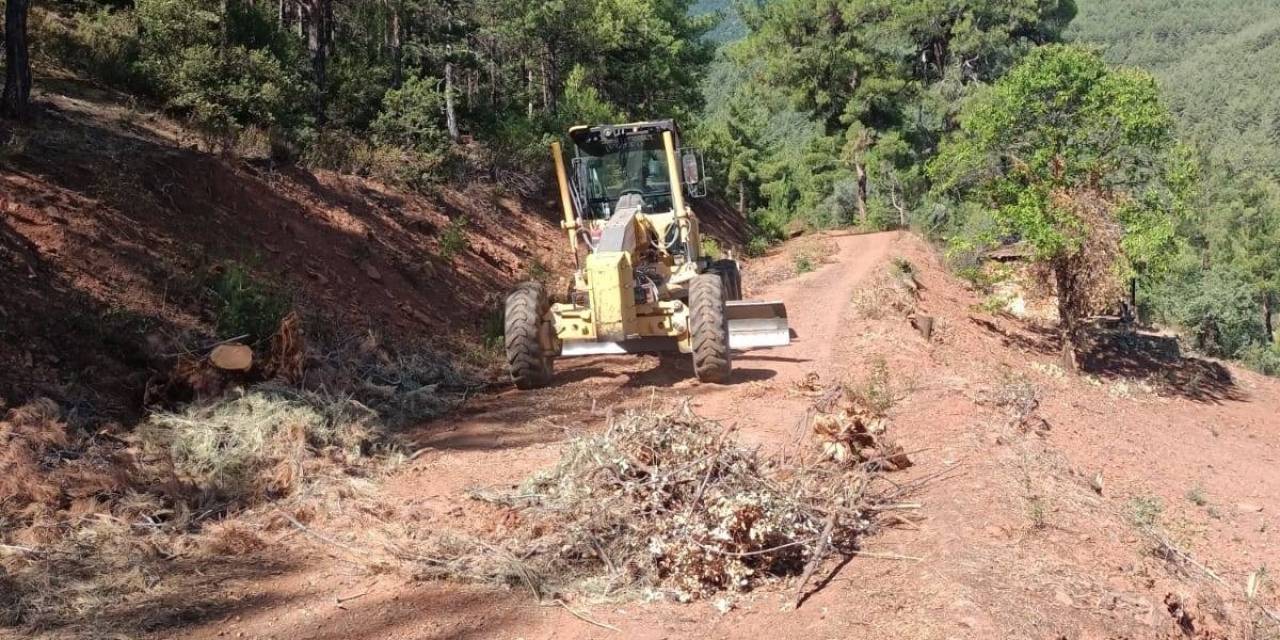 Karacasu’da Bozuk Orman Yollarında Düzenleme Çalışmaları Gerçekleştiriliyor
