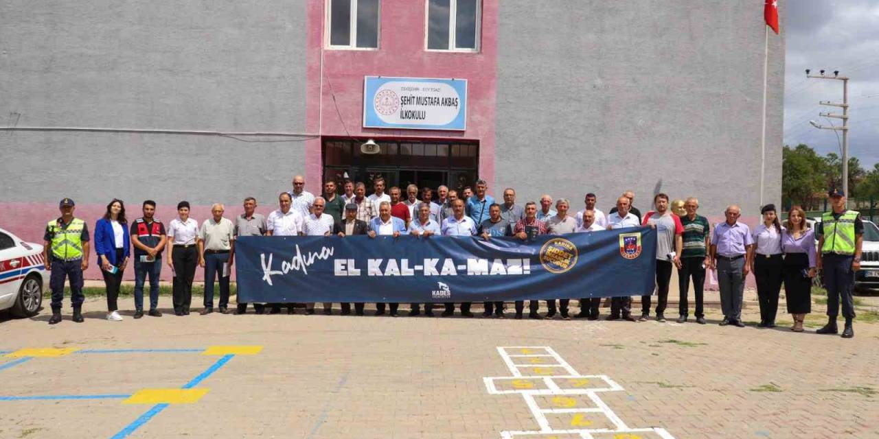 Seyitgazi İlçesindeki 50 Muhtara Kadına Yönelik Şiddetle Mücadele Semineri Verildi