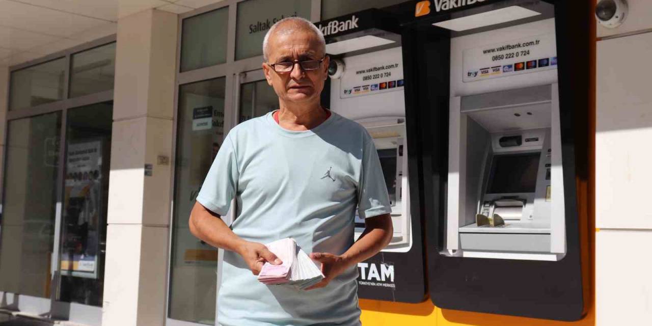 Arıza Yapan Atm, Başka Müşterinin Yatırdığı Parayı Emekli Askere Geri Verdi