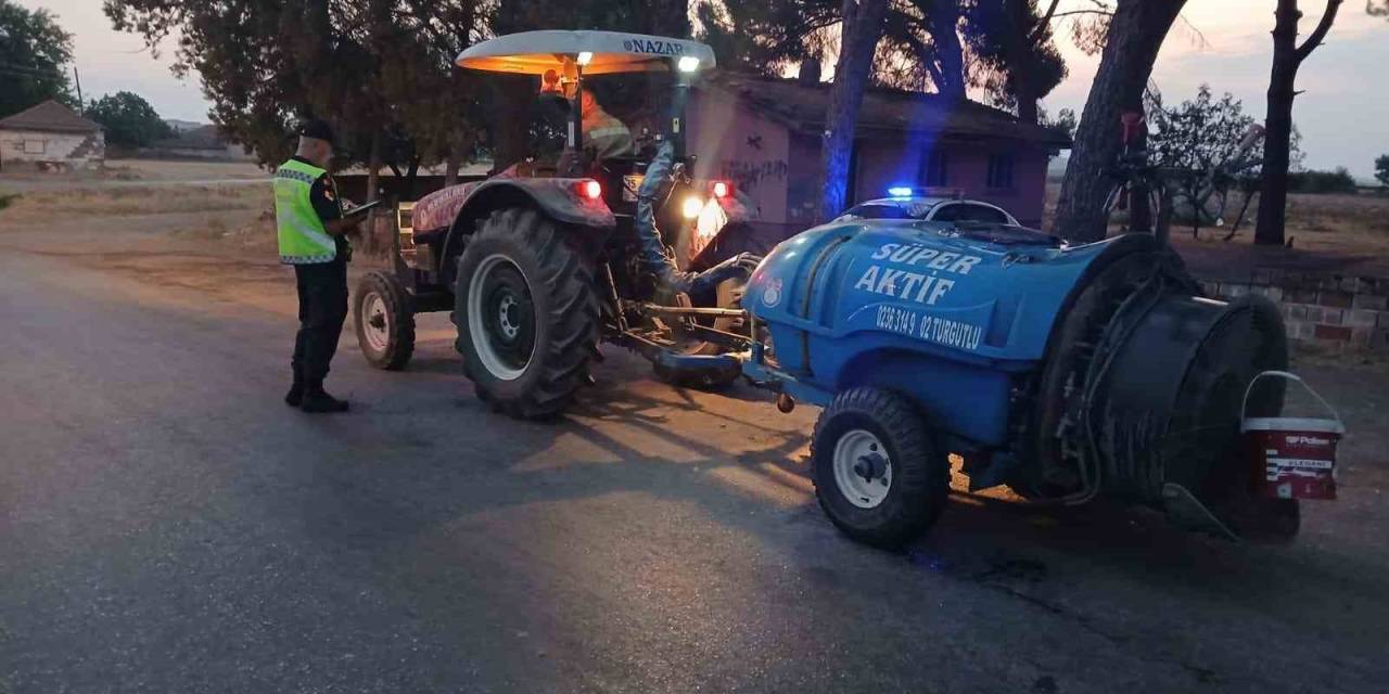 Jandarmanın Trafik Uygulamasında Aranan 13 Şahıs Yakalandı