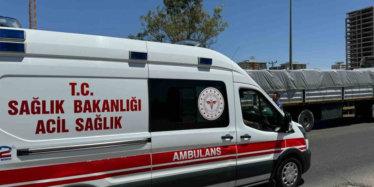 Diyarbakır’da Otomobilde Fenalaşan Genç Kız Hastaneye Kaldırıldı