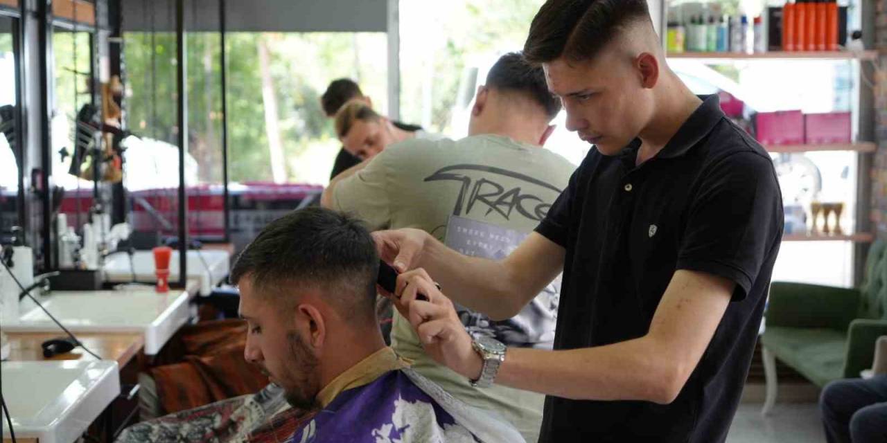 Berber Ve Kuaför Dükkanını Tatil Gününde Açan Esnafa 9 Bin Lira Ceza