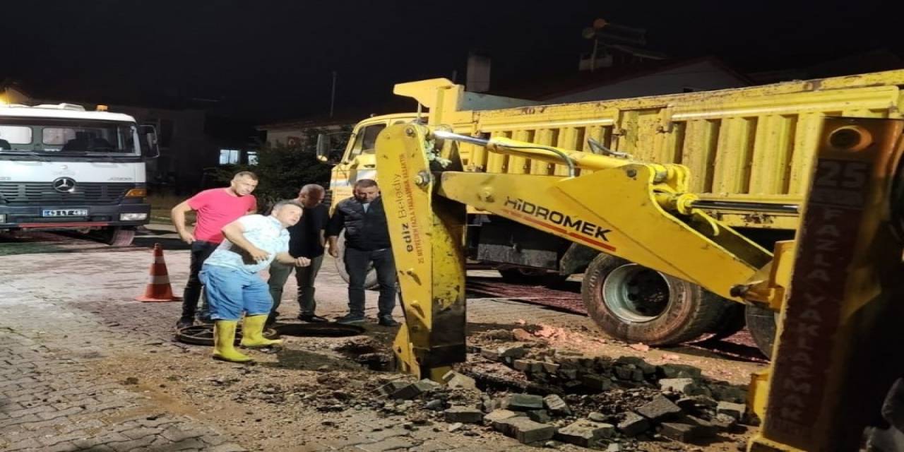 Gediz Belediyesi Ekiplerinden Gece Mesaisi