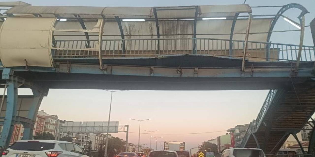 Bandırma’da Üst Geçit Onarımı Gecikti, Taraftarlar Tepkili