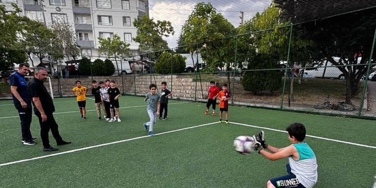Ertuğrul Başkan’dan Çocuklara Ödüllü Penaltı Atışı