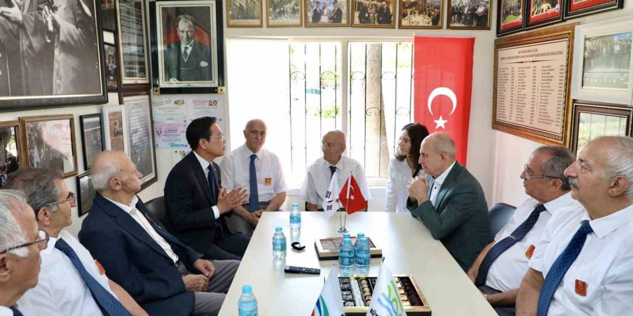 Güney Kore’den Gelen Heyetten, Büyükçekmece’deki Kore Gazilerine Vefa Ve Minnet Ziyareti