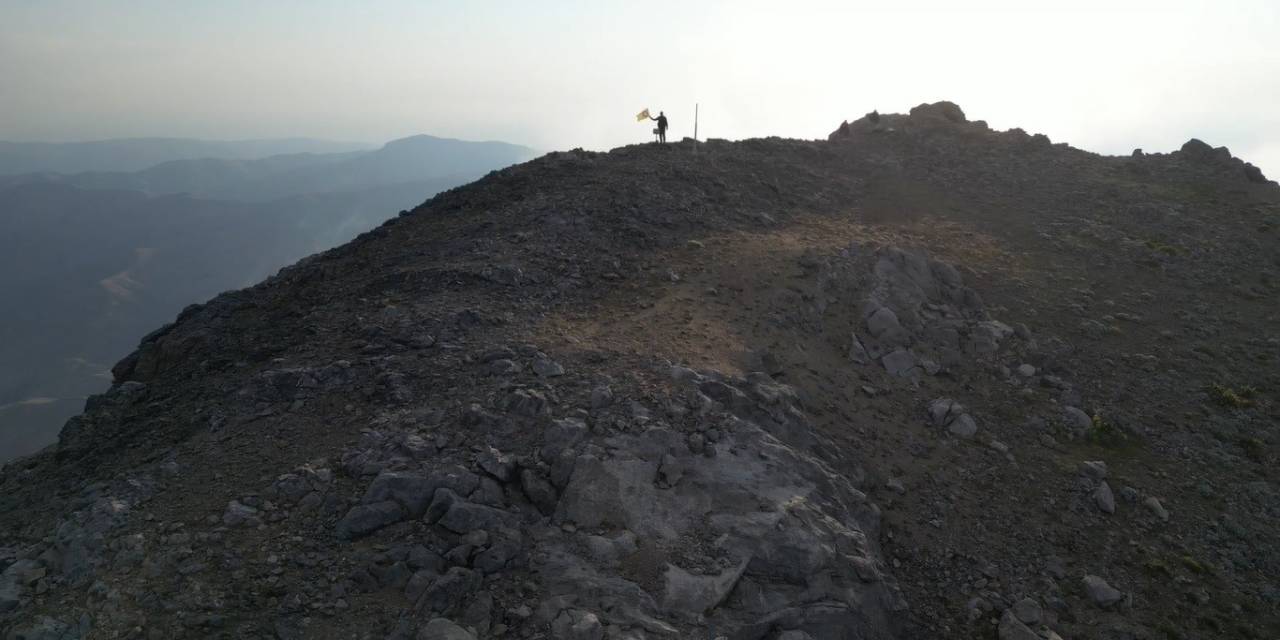 Depremde Hayatını Kaybedenlerin Anısına Zirve Tırmanışı Gerçekleştirdiler