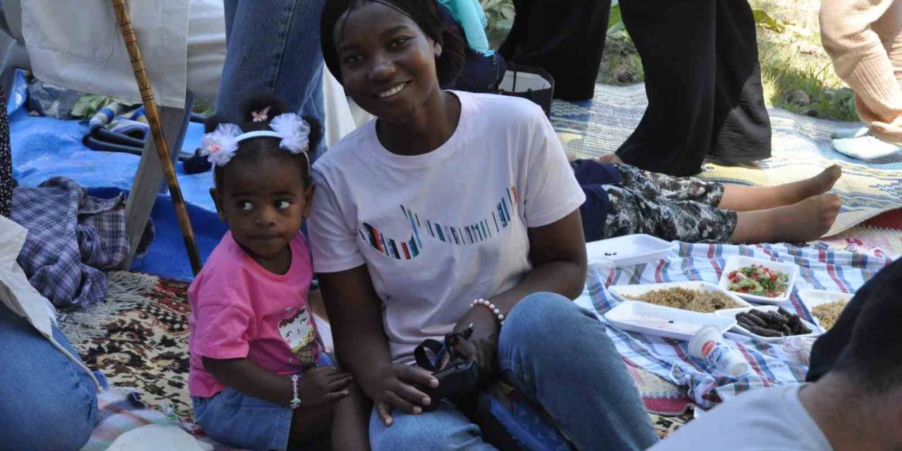 Mozambik’ten Geldi, Bolu’daki Köy Bayramına Hayran Kaldı