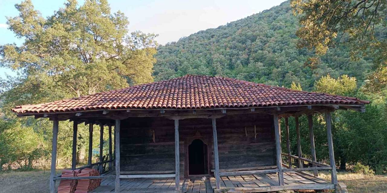 219 Yıllık Ahşap Caminin Çivileri Bile Ahşap