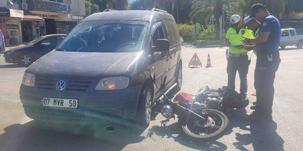 Kavşakta Korkutan Kaza: 1 Yaralı