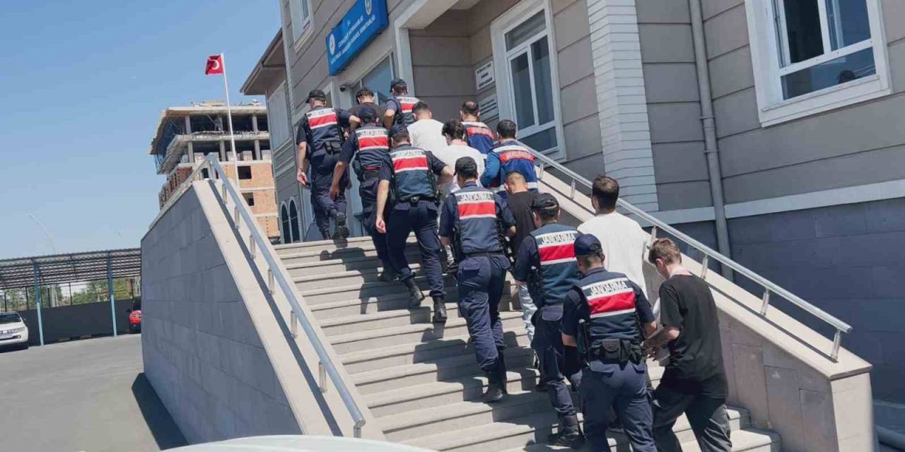 Bakanın Adıyla Sosyal Medyada Dolandırıcılık: 4 İlde Operasyonda 7 Gözaltı