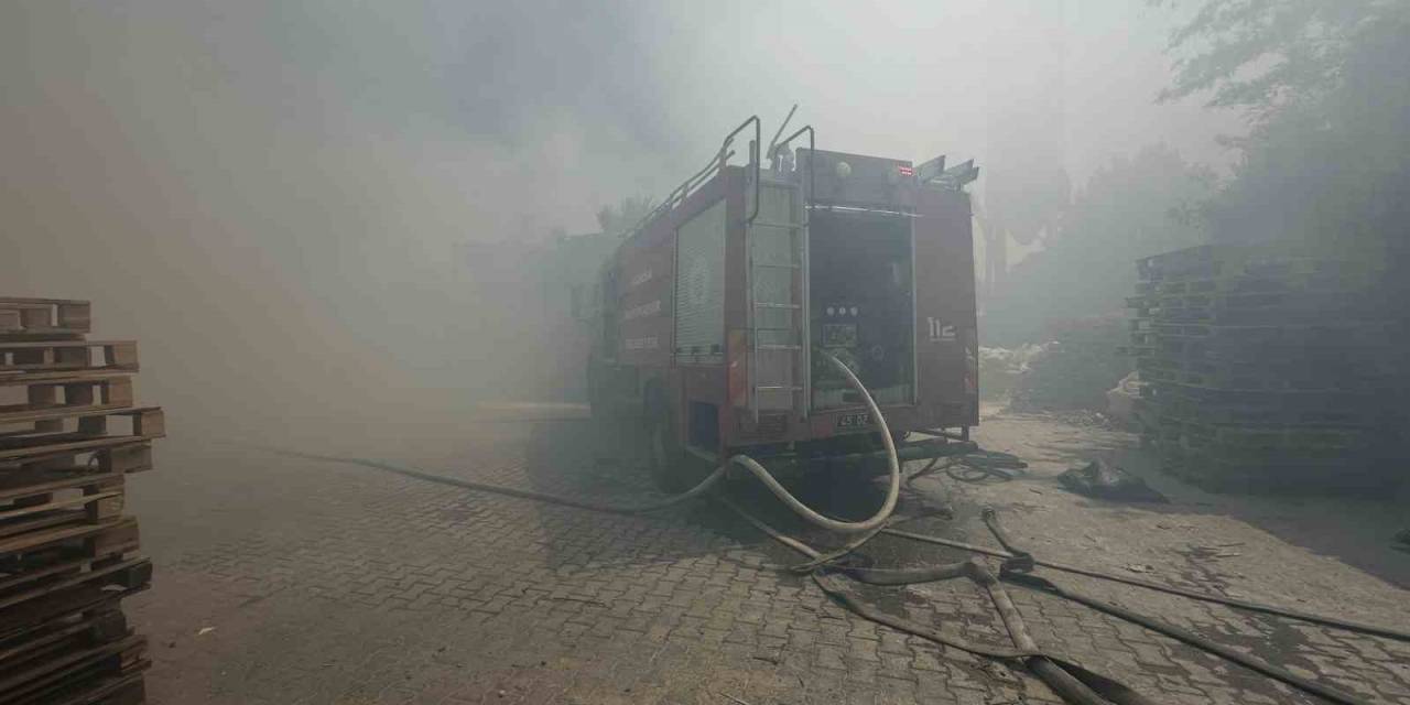 Akhisar Sanayi Sitesindeki Yangın Korkuttu