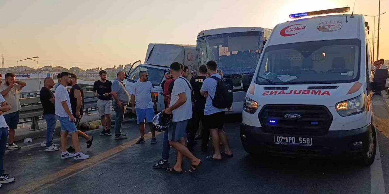 Açılan Arka Kapağının Kapatılması İçin Duran Kamyonet Faciaya Sebep Oldu: 1 Ölü, 3 Yaralı