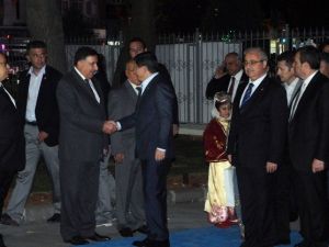 Başbakan Davutoğlu’na Davullu Zurnalı Karşılama