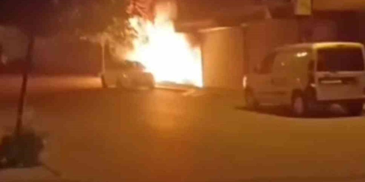 Sultanbeyli’de Yatak İmalathanesinde Yangın Paniği