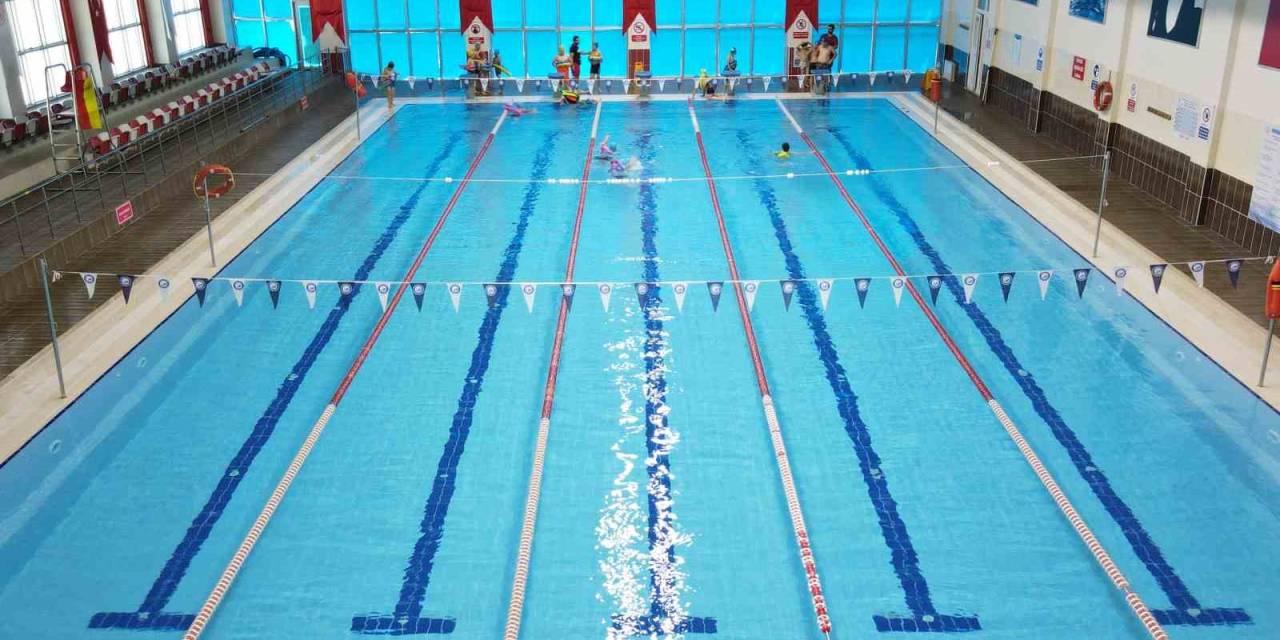 Gümüşhaneli Çocuklar Yaz Tatilinde Hem Kur’an Okumayı Hem Yüzme Öğreniyor