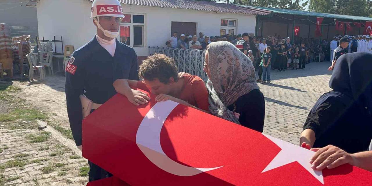 Somali’de Şehit Olan Uzman Çavuş Seydi Ünlü Baba Ocağında Toprağa Verildi
