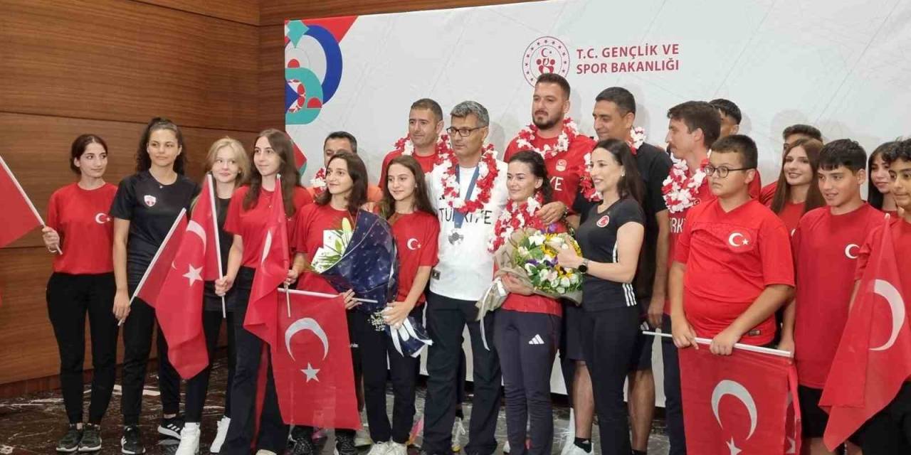 Olimpiyatlarda Gümüş Madalya Kazanan Milli Atıcı Yusuf Dikeç, İstanbul’a Geldi