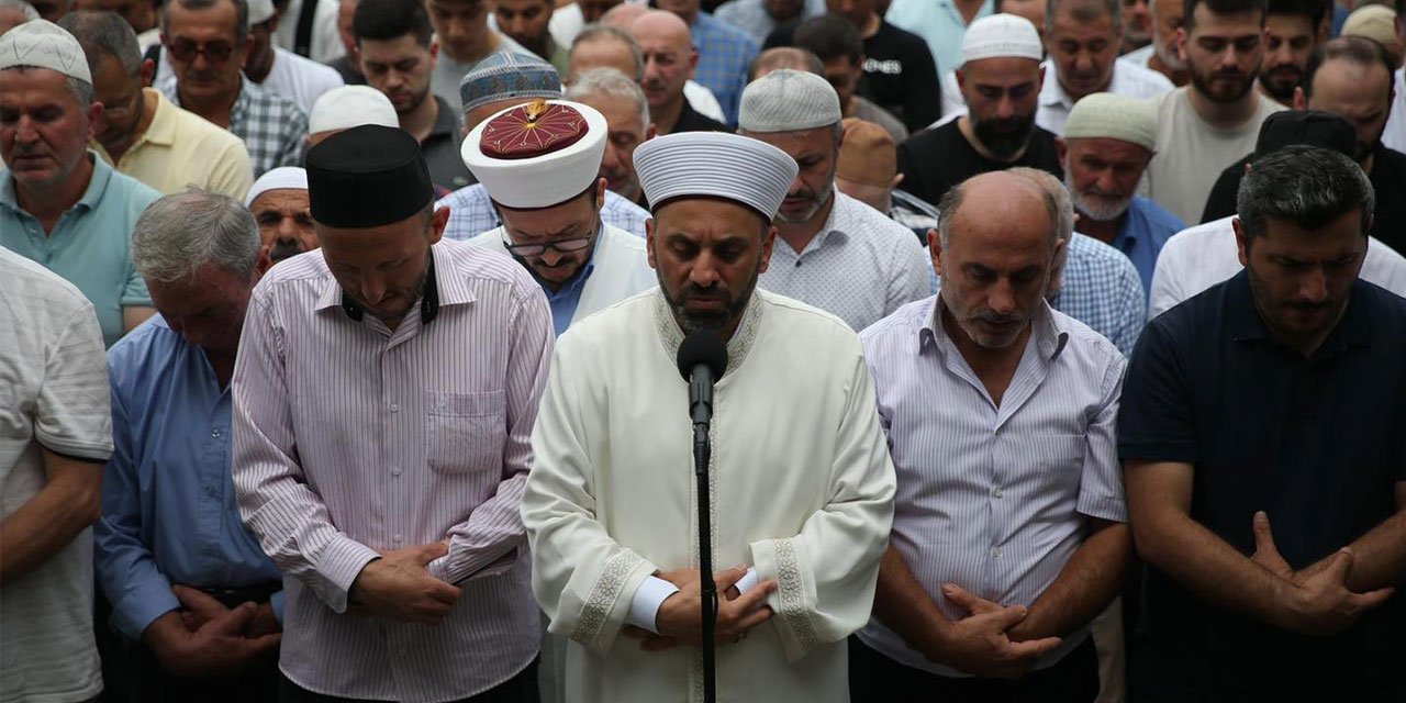 Heniyye için Rize’de gıyabi cenaze namazı kılındı