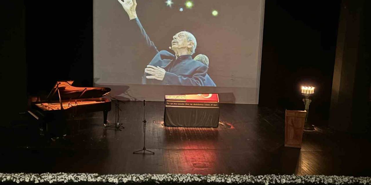 Usta Sanatçı Genco Erkal İçin Harbiye Muhsin Ertuğrul Sahnesi’nde Tören Düzenlendi