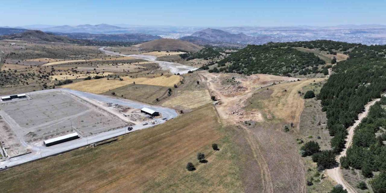 Başkan Özdoğan: "Erciyes Yolunda 8 Kilometrelik Hattın Yarısı Bitti"