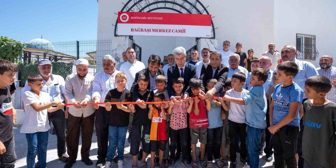 Hasarlı Cami İmece Usulüyle Yeniden İbadete Açıldı
