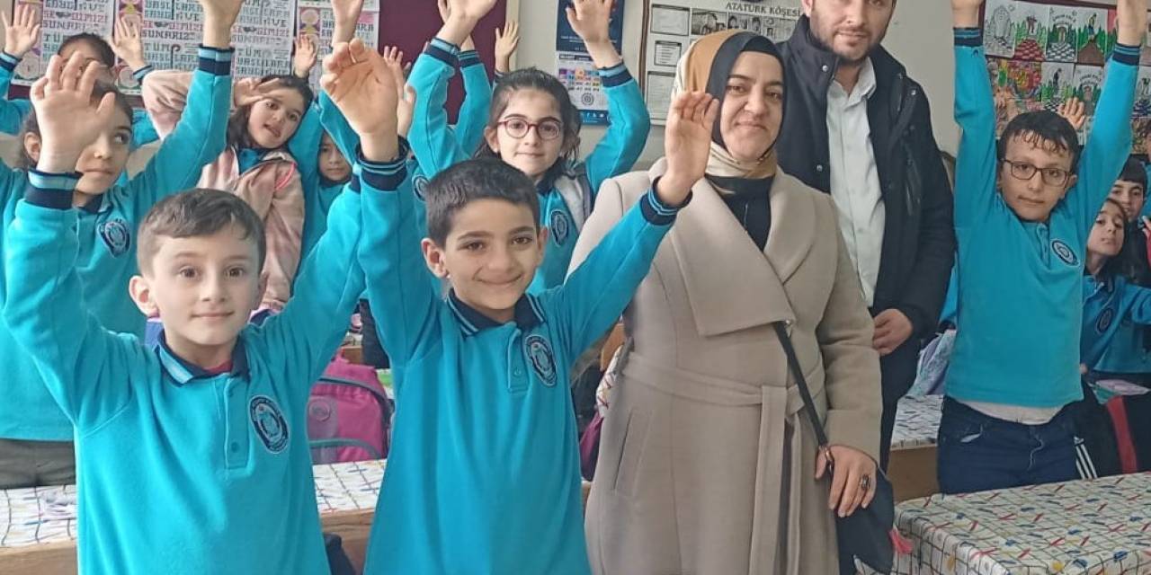 Yardımsever Gençler, Gönüllerde Taht Kurdular