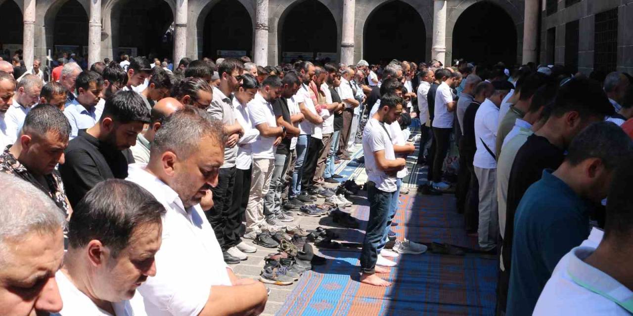 Diyarbakır’da İsmail Haniye İçin Gıyabi Cenaze Namazı Kılındı