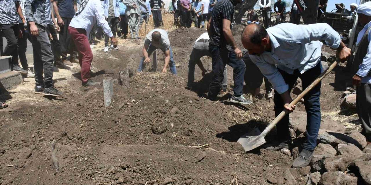 Şanlıurfa’daki Kazada Vefat Eden 5 Çocuk Siverek’te Yan Yana Toprağa Verildi