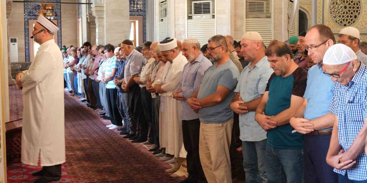 Adana’da Haniye İçin Gıyabi Cenaze Namazı Kılındı