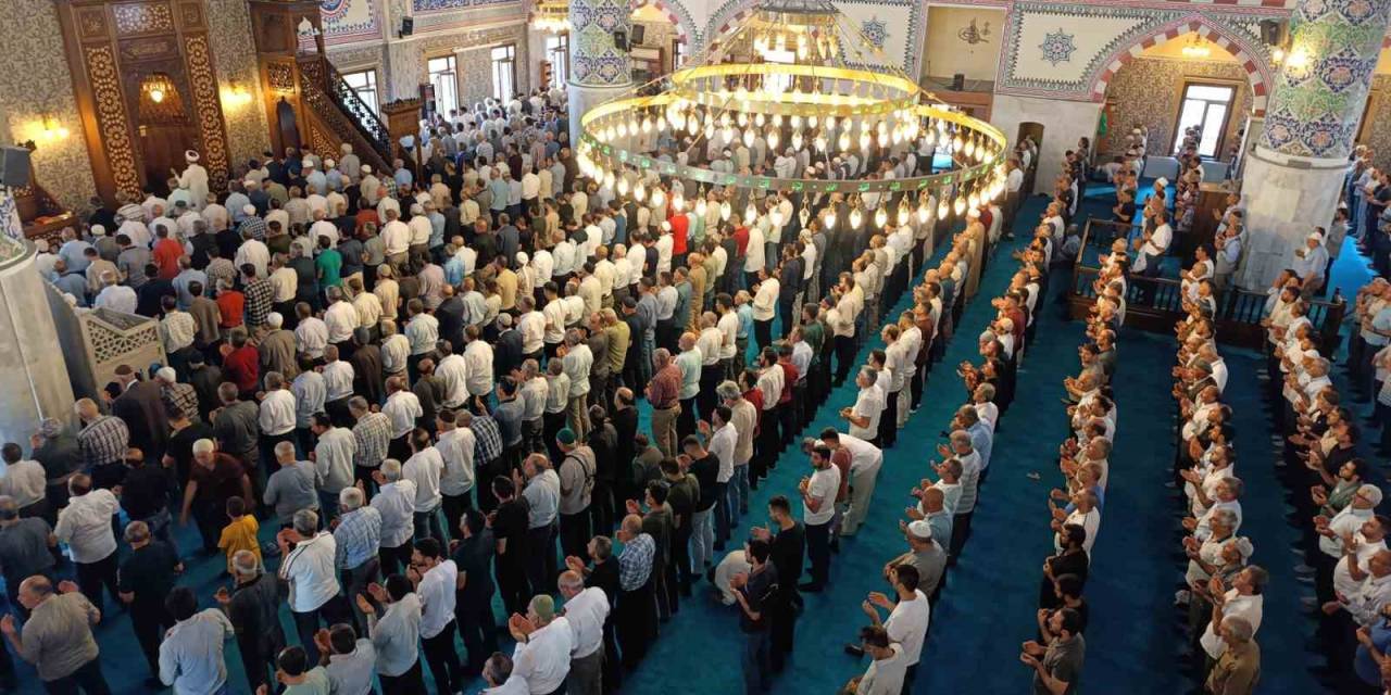 Gazze’de Hayatını Kaybedenler İçin Van’da Gıyabi Cenaze Namazı Kılındı