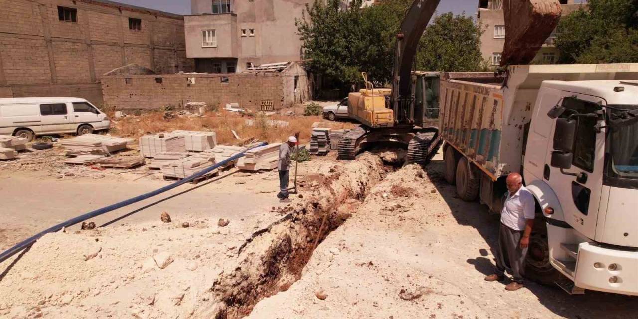 Yunus Emre Mahallesinde İçme Suyu Hattı Yenileniyor