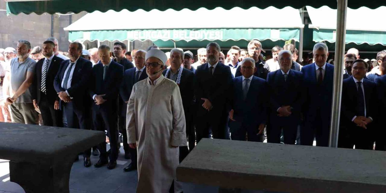 Bakan Bolat, Haniye İçin Kılınan Gıyabi Cenaze Namazına Katıldı