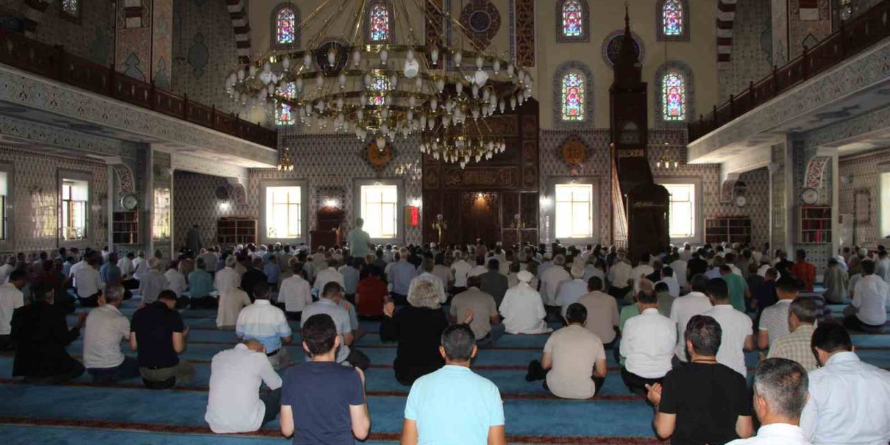 Bingöl’de İsmail Haniye İçin Gıyabi Cenaze Namazı Kılındı