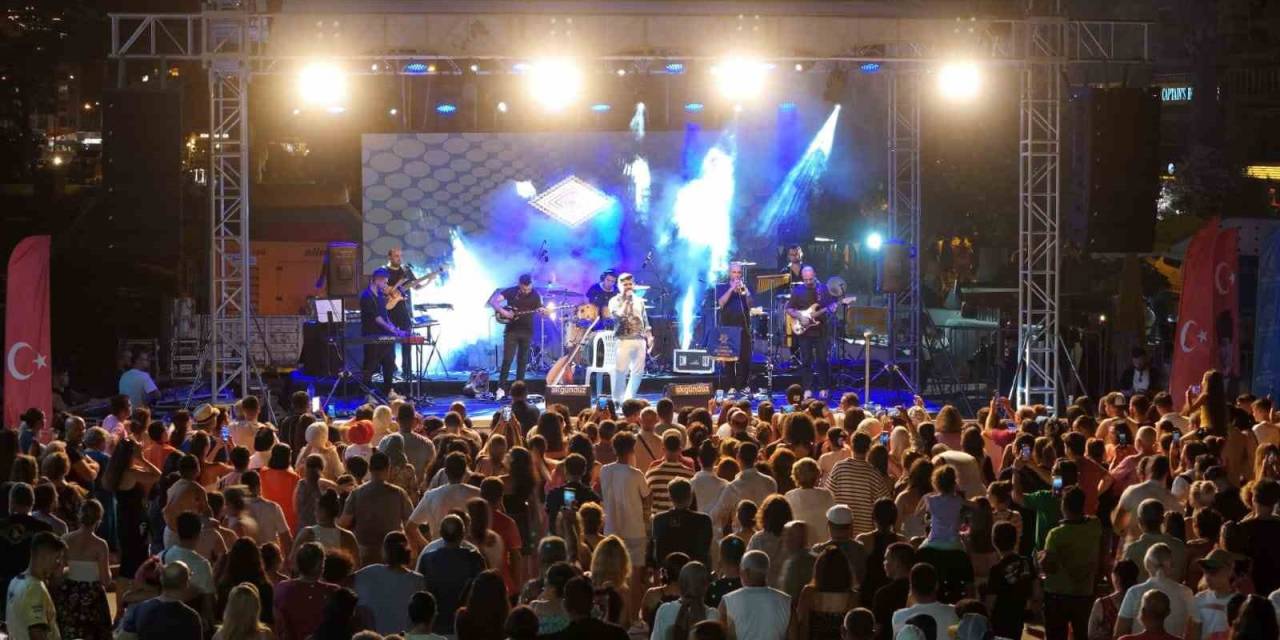 Aydın Büyükşehir Belediyesi’nden Kuşadası’nda Yaz Konseri