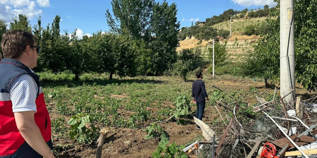 Gediz Ak Parti Yöneticileri Selden Zarar Gören Köyleri Ziyaret Etti