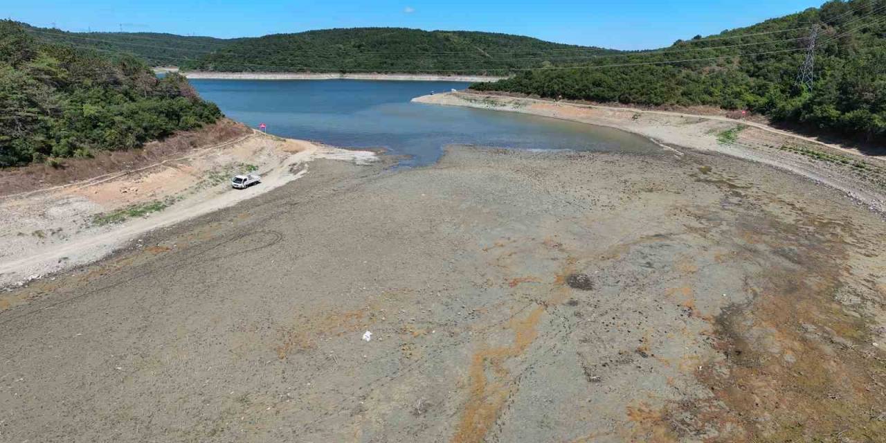 İstanbul’da Kuruyan Barajlar Piknik Alanı Oldu