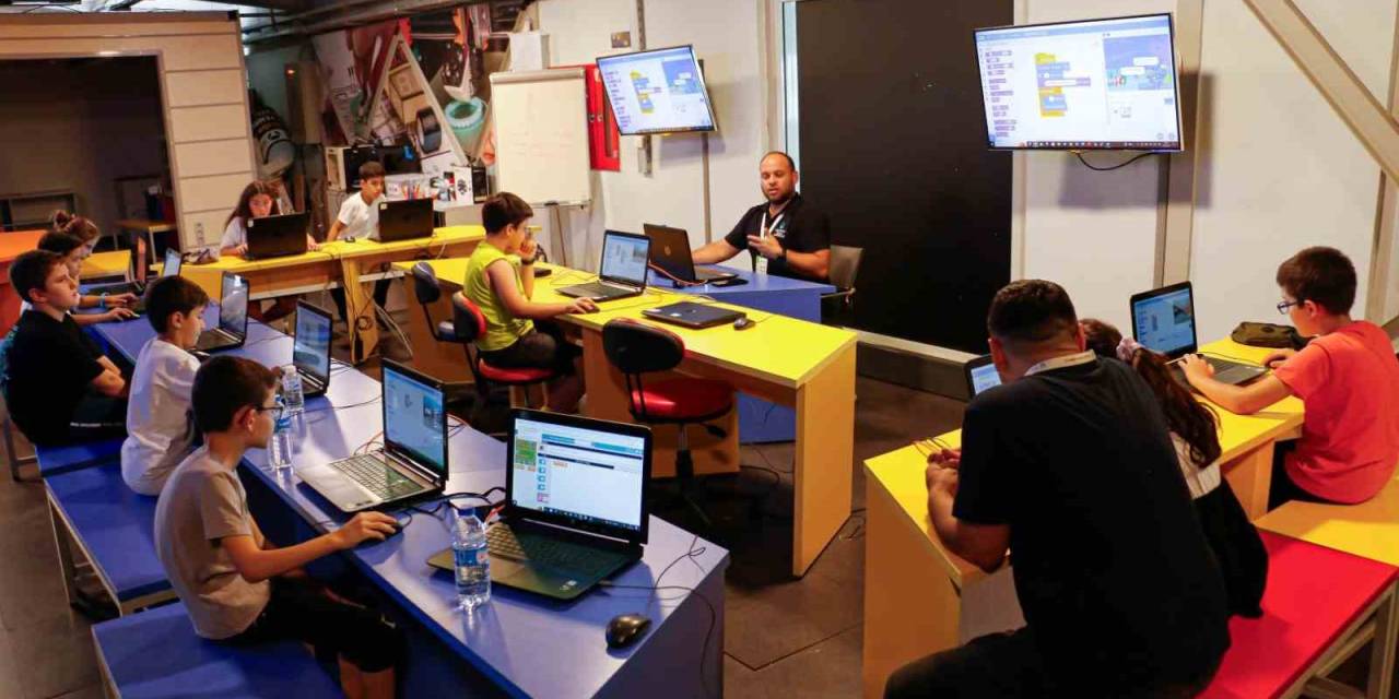 Kocaeli Bilim Merkezi’nde Bilim Dolu Yaz