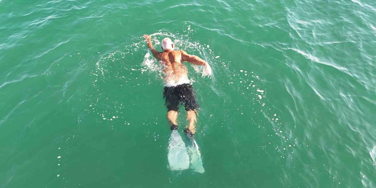 83’lük Delikanlı Hırçın Karadeniz’de Yüzerken Gözden Kayboluyor, ’boğuluyor’ Zannedenler 112’yi Arıyor