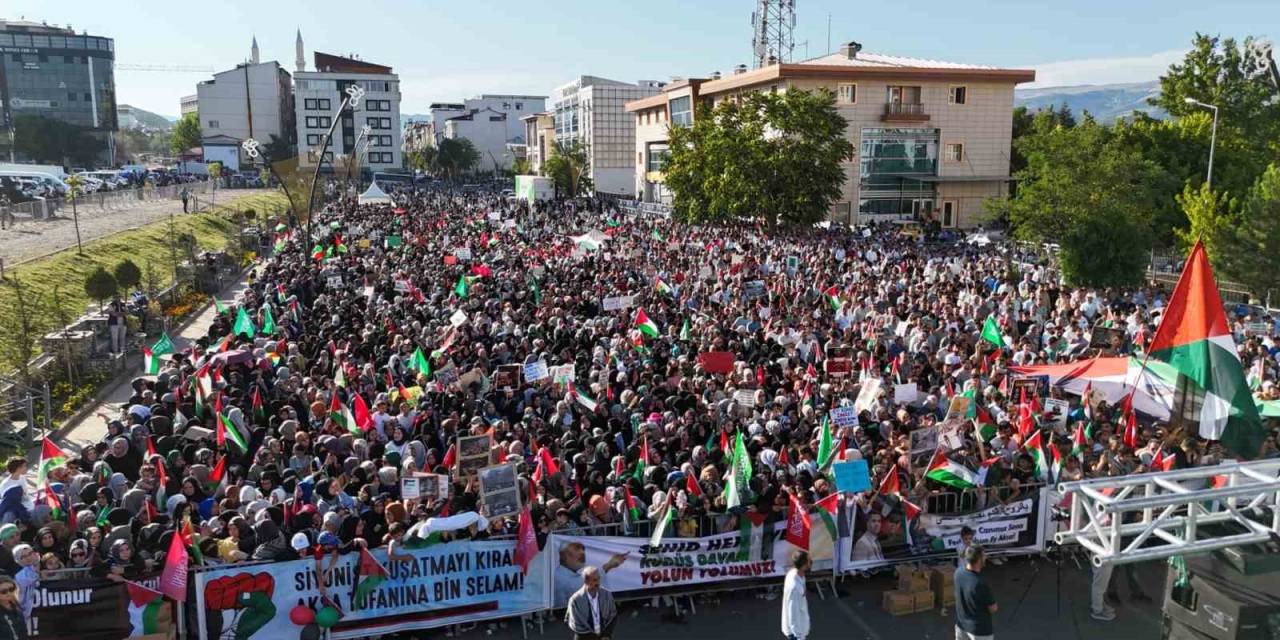 Bingöl’de Binlerce Kişi Gazze Ve Haniye İçin Yürüdü