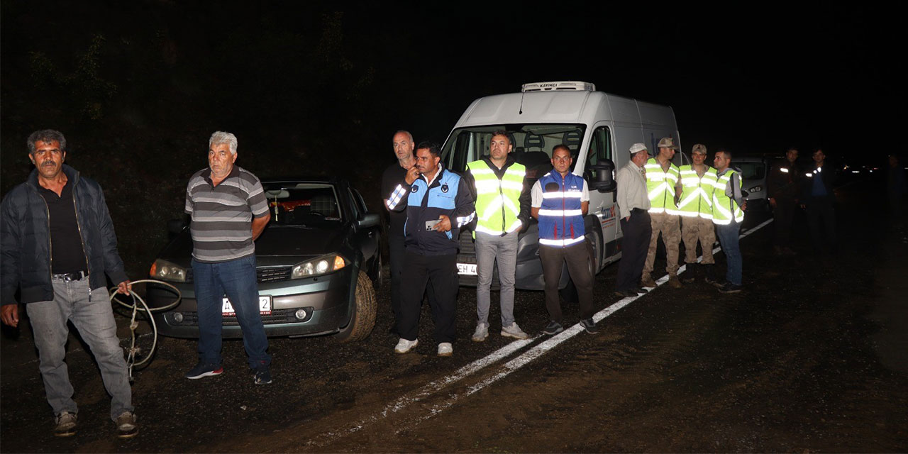 Erzurum-Artvin yoluna sel engeli