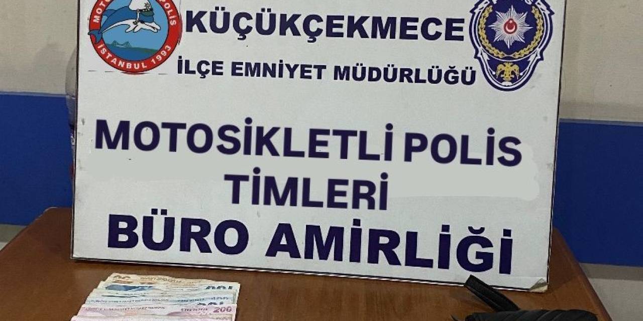 Küçükçekmece’de Aracı Durduran Polis, Telefon Uygulamasıyla Çalışan Uyuşturucu Zulasını Ortaya Çıkardı