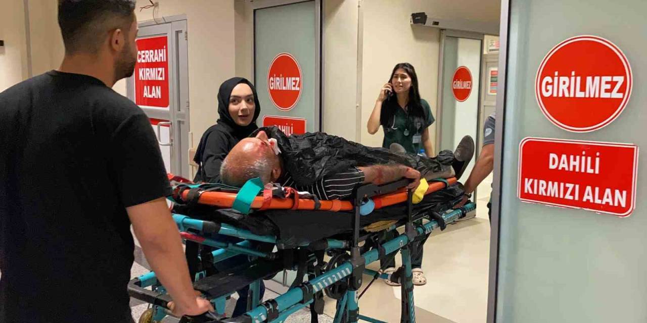 Otomobil İle Motosiklet Çarpıştı: 3 Yaralı